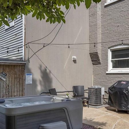 Rare City Home W/ Backyard Fire-Pit & Hottub แลงคาสเตอร์ ภายนอก รูปภาพ
