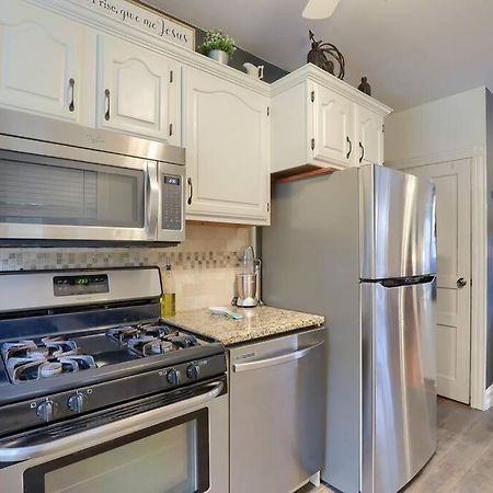 Rare City Home W/ Backyard Fire-Pit & Hottub แลงคาสเตอร์ ภายนอก รูปภาพ