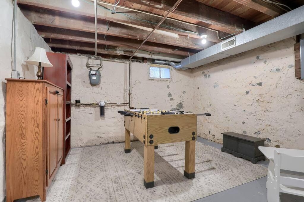 Rare City Home W/ Backyard Fire-Pit & Hottub แลงคาสเตอร์ ภายนอก รูปภาพ