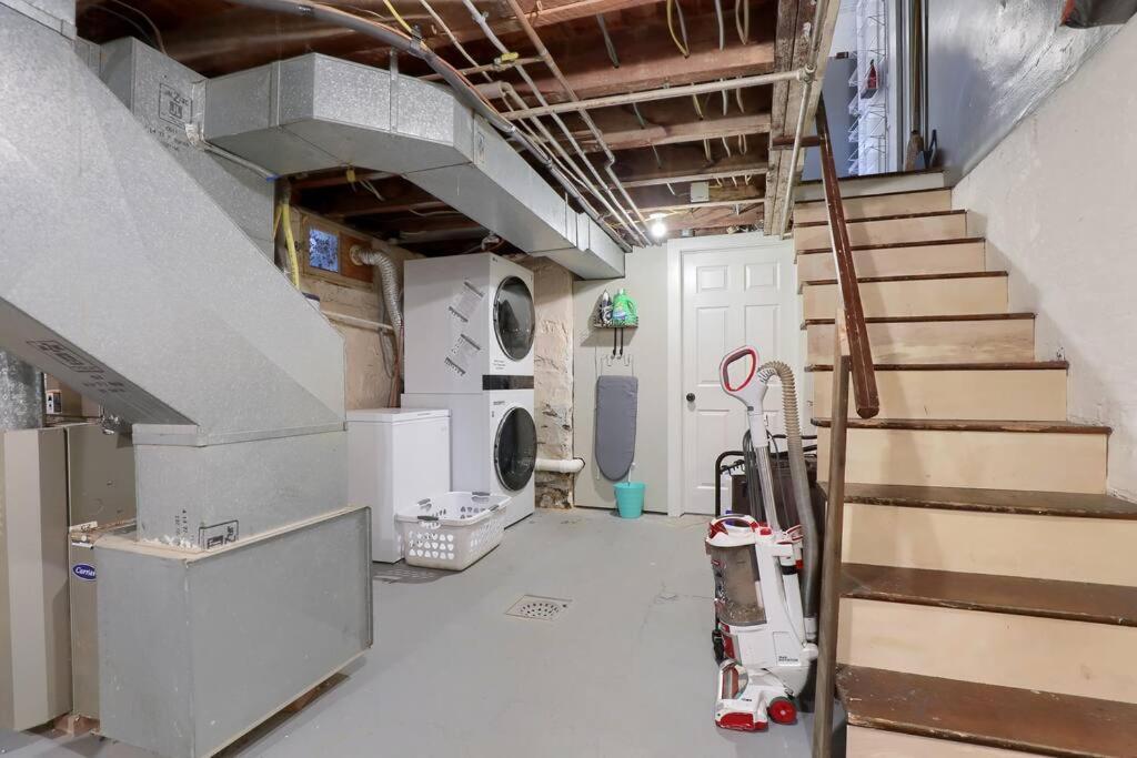 Rare City Home W/ Backyard Fire-Pit & Hottub แลงคาสเตอร์ ภายนอก รูปภาพ
