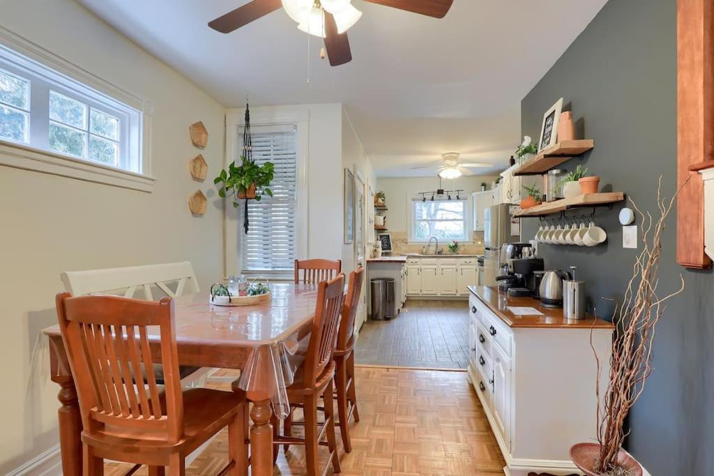 Rare City Home W/ Backyard Fire-Pit & Hottub แลงคาสเตอร์ ภายนอก รูปภาพ